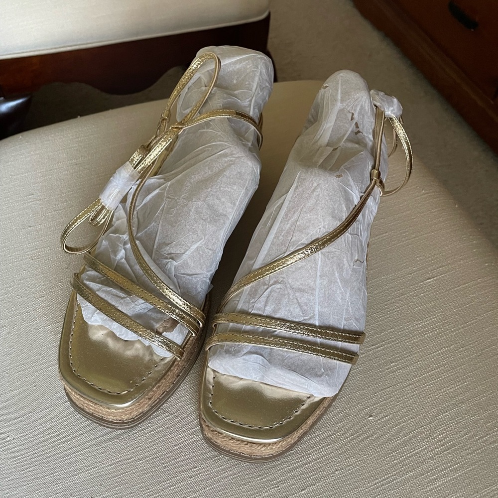 NWT .Calvin Klein wedge sandals. Gold. Size 8 . No box.